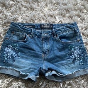 Girls lucky brand shorts.